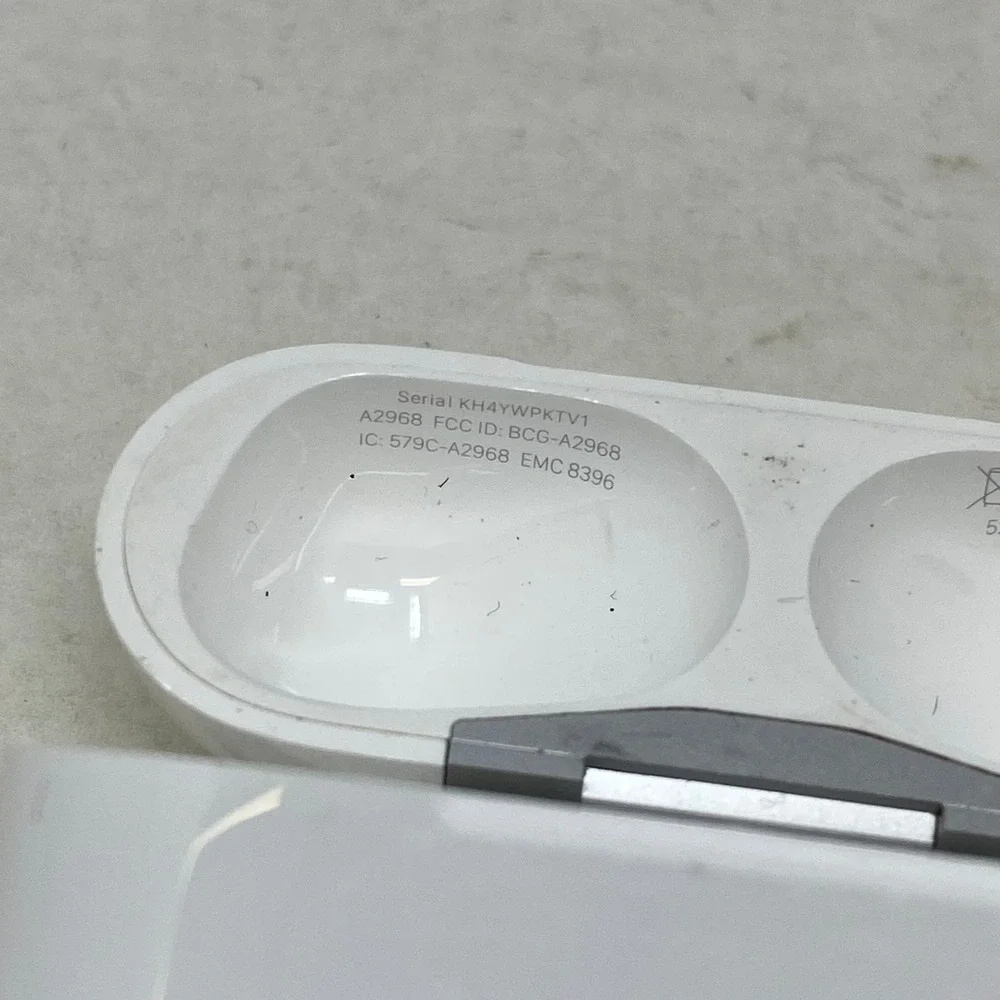 Apple AirPods Pro 2nd Gen MagSafe Charging Case USB-C White A2968 Untested